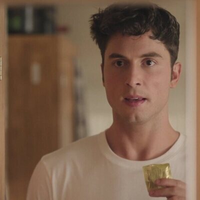 Benito Skinner en 1x01 'Suerte' de 'Impostura'