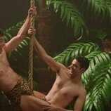 Rish Shah y Benito Skinner en la temporada 1 y el capítulo 01 de 'Impostura'