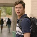 Benito Skinner en la temporada 1 y el capítulo 01 de 'Impostura'