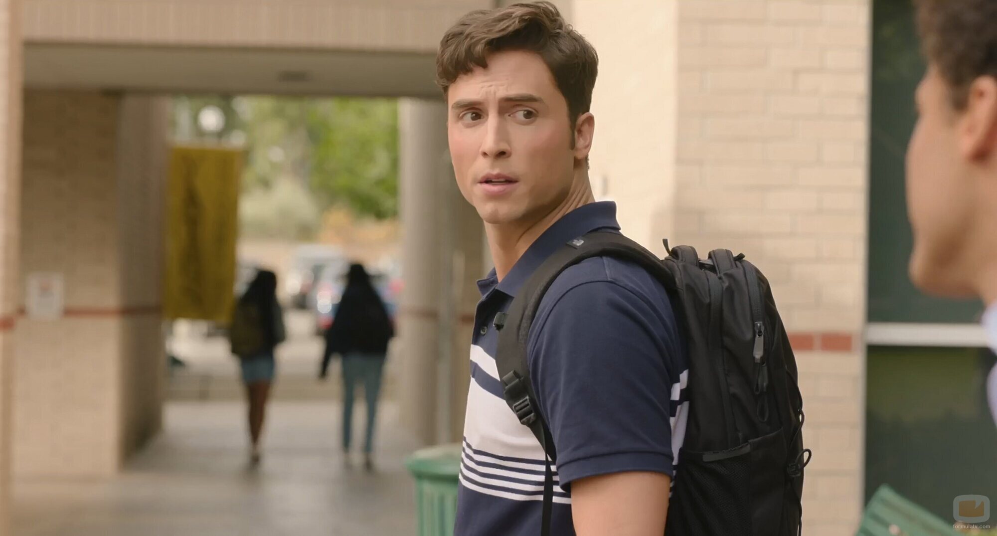 Benito Skinner en la temporada 1 y el capítulo 01 de 'Impostura'