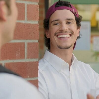 Adam DiMarco en 'Suerte' de 'Impostura'