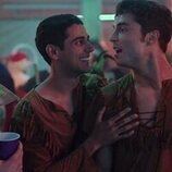 Rish Shah y Benito Skinner en 'Monstruos y chispas' de 'Impostura'