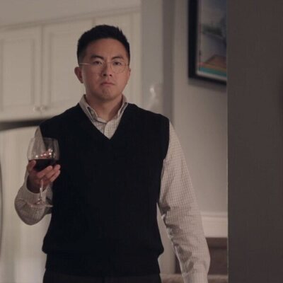 Bowen Yang en Capítulo 6 titulado 'Al borde del éxito' de 'Impostura'