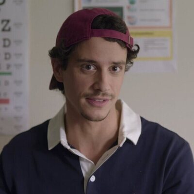Adam DiMarco en Capítulo 6 titulado 'Al borde del éxito' de 'Impostura'