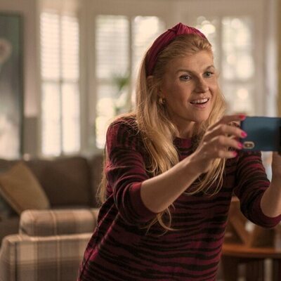 Connie Britton en 'Bienvenidos al desfile negro' de 'Impostura'