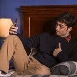 Benito Skinner en 1x07 'Bienvenidos al desfile negro' de 'Impostura'