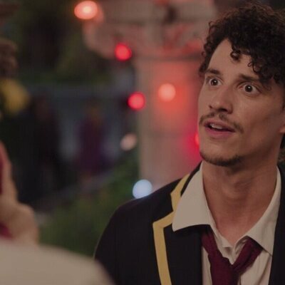 Adam DiMarco en 'Destronado' de 'Overcompensating'