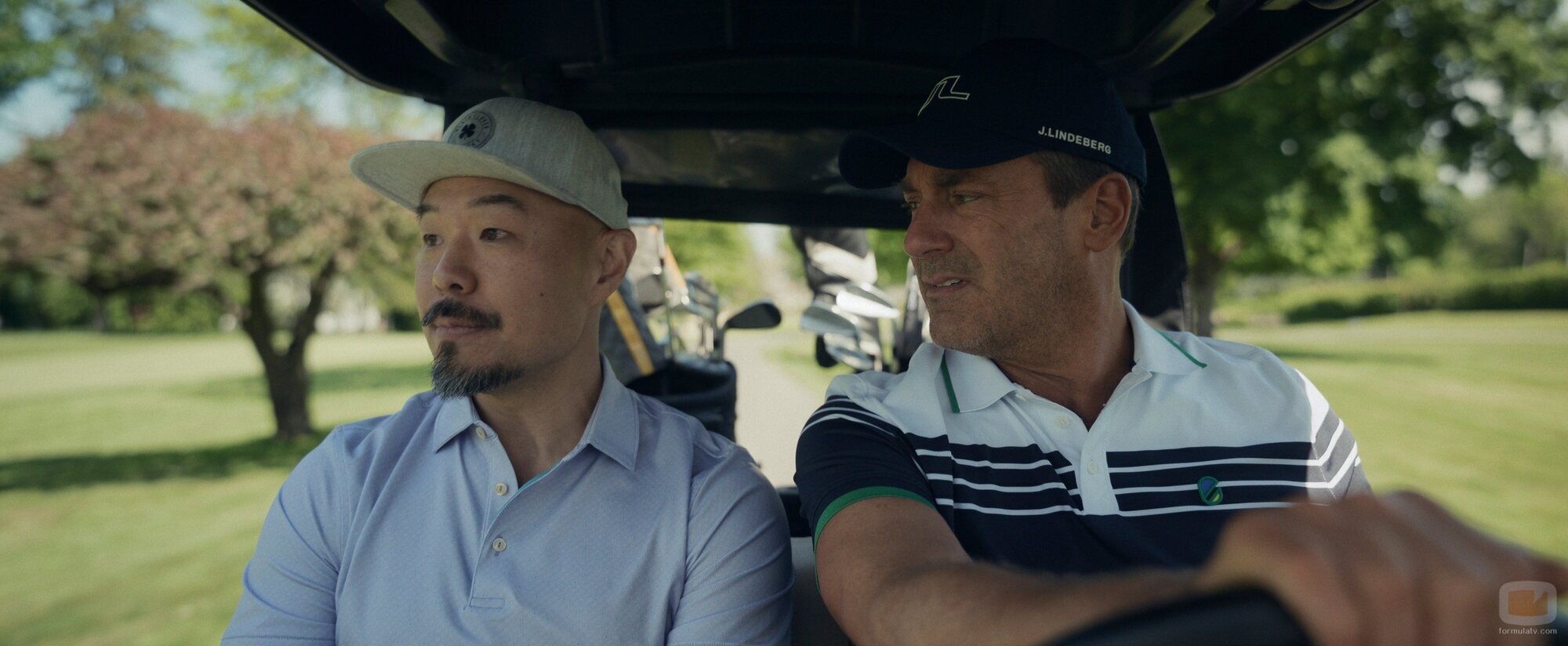 Jon Hamm y Hoon Lee en Capítulo 4 titulado 'Dragones reales' de 'Vicios ocultos'