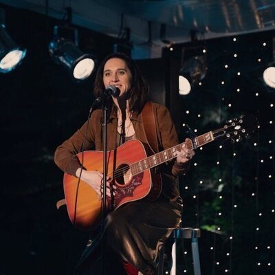 Lena Hall en 1x04 titulado 'Dragones reales' de 'Vicios ocultos'