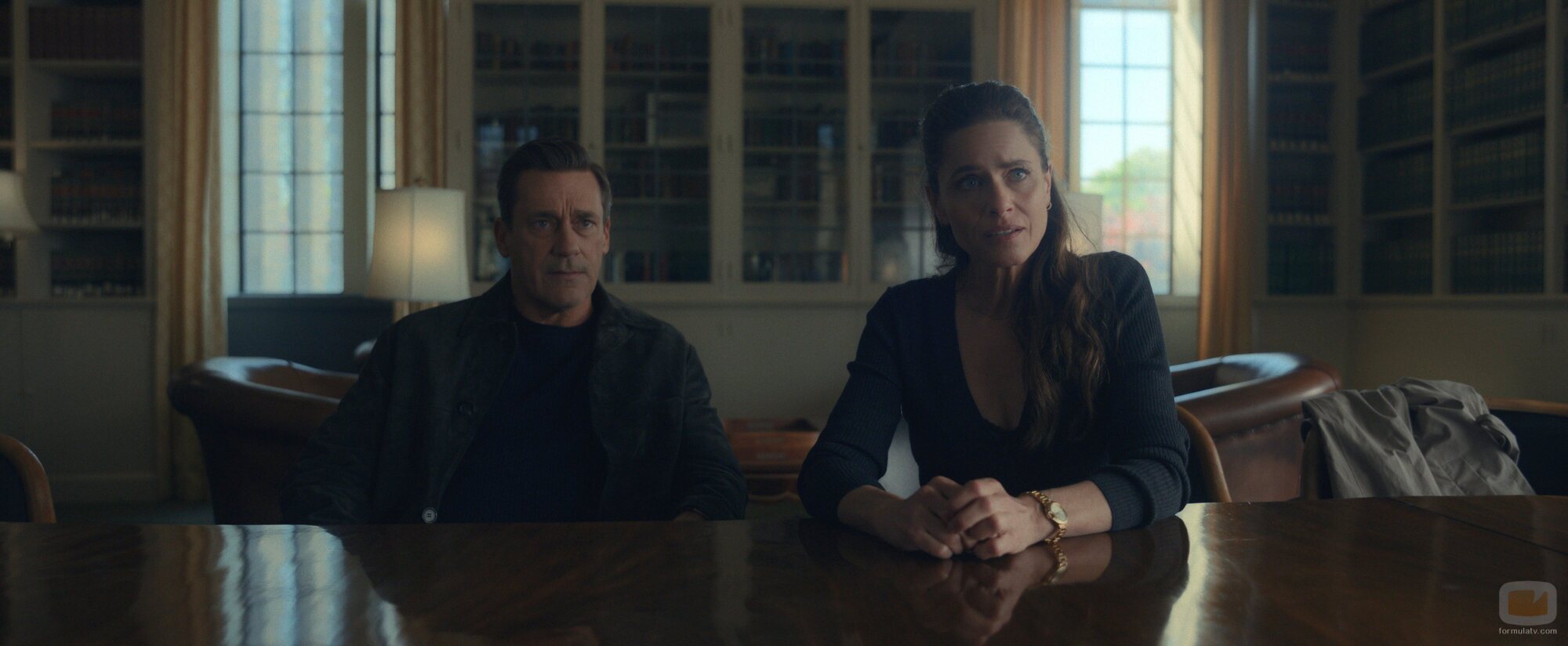 Jon Hamm y Amanda Peet en la temporada 1 y el capítulo 05 de 'Vicios ocultos'