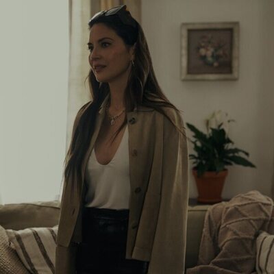 Olivia Munn en 'Este turista tiene huevos' de 'Your Friends and Neighbors'
