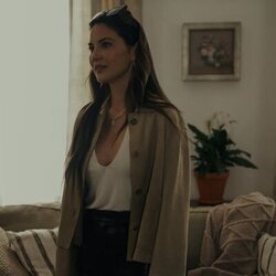 Olivia Munn en 'Este turista tiene huevos' de 'Your Friends and Neighbors'