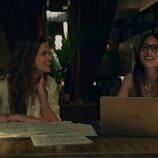 Olivia Munn y Amanda Peet en Capítulo 7 titulado 'La primera cosa sincera' de 'Vicios ocultos'