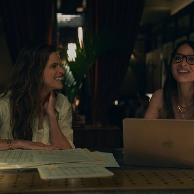 Olivia Munn y Amanda Peet en Capítulo 7 titulado 'La primera cosa sincera' de 'Vicios ocultos'