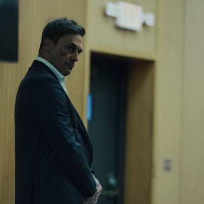 Jon Hamm en Capítulo 8 titulado '¿Cuándo nos convertimos en esto?' de 'Vicios ocultos'
