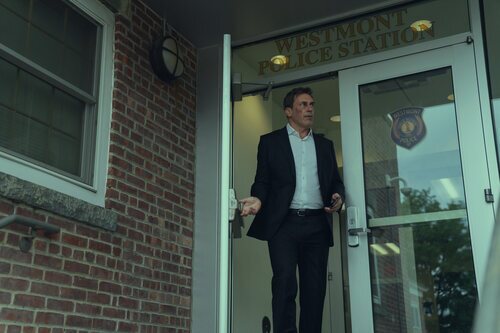 Escena de Jon Hamm en Capítulo 8 titulado '¿Cuándo nos convertimos en esto?' de 'Vicios ocultos'