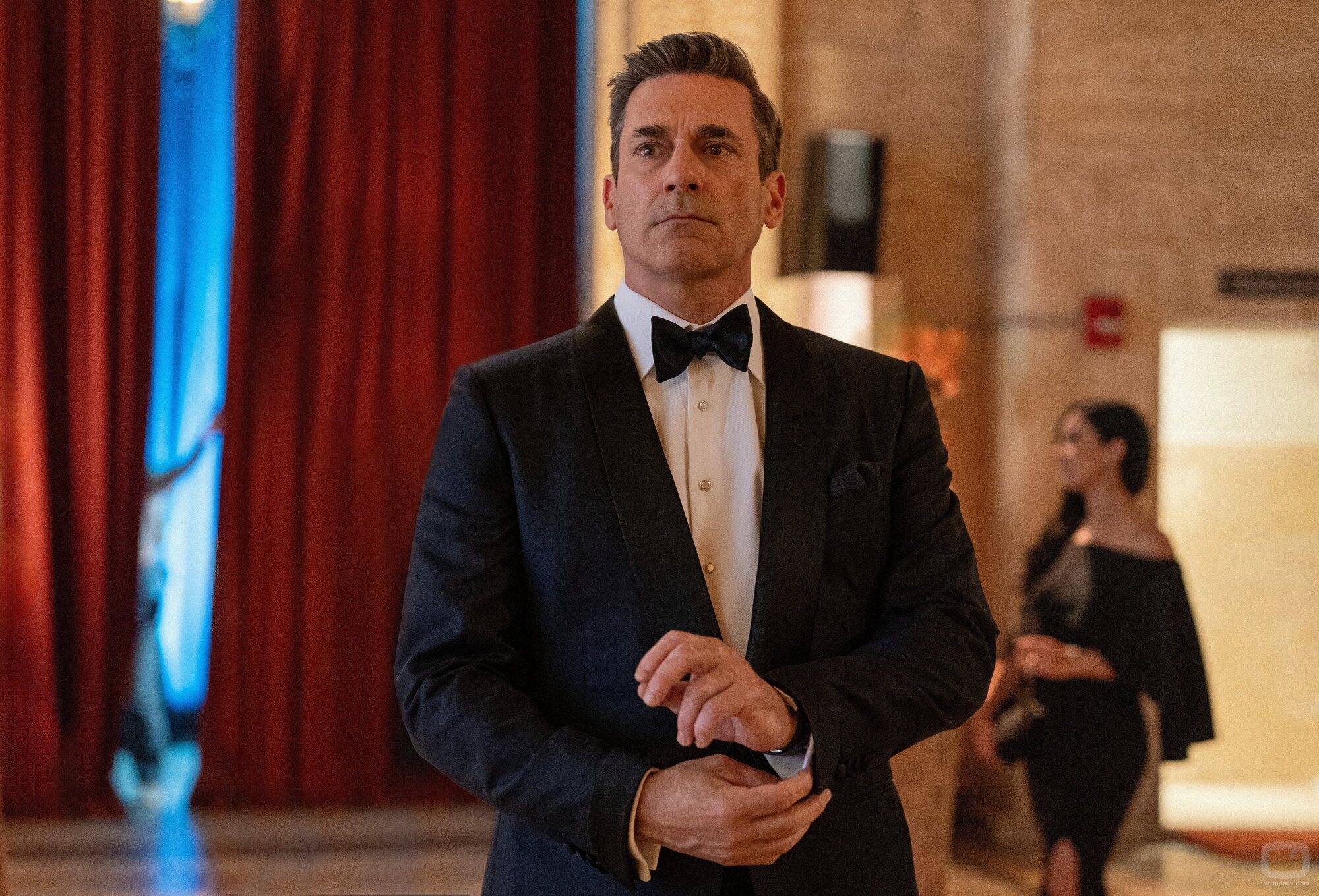 Jon Hamm en 1x09 'Todo se vuelve simbólico e irónico' de 'Vicios ocultos'