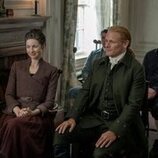 Caitriona Balfe y Sam Heughan en 7x13 'Hola, adiós' de 'Outlander'