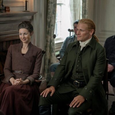 Caitriona Balfe y Sam Heughan en 7x13 'Hola, adiós' de 'Outlander'