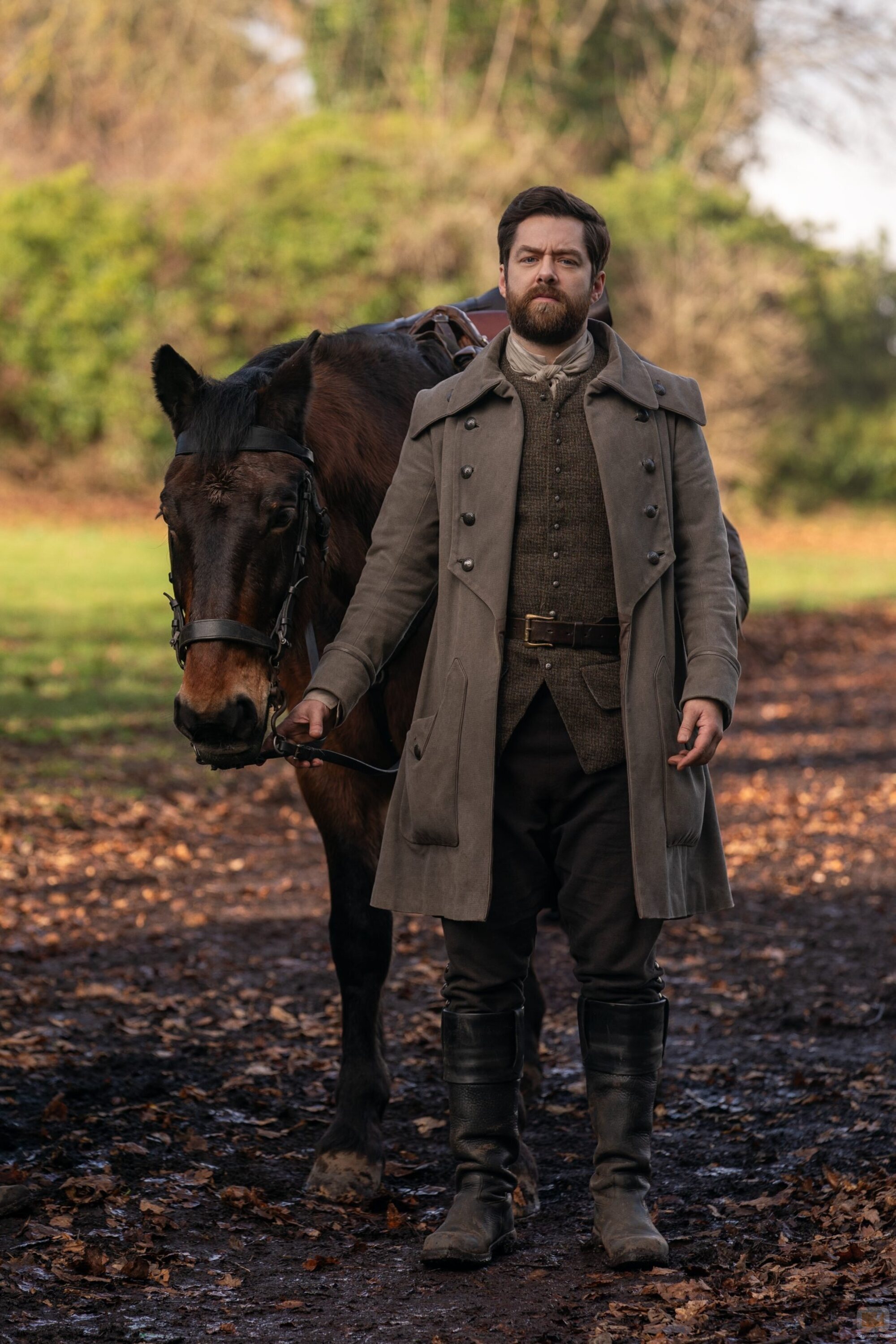 Richard Rankin en 7x16 titulado 'El aire matinal está repleto de ángeles' de 'Outlander'