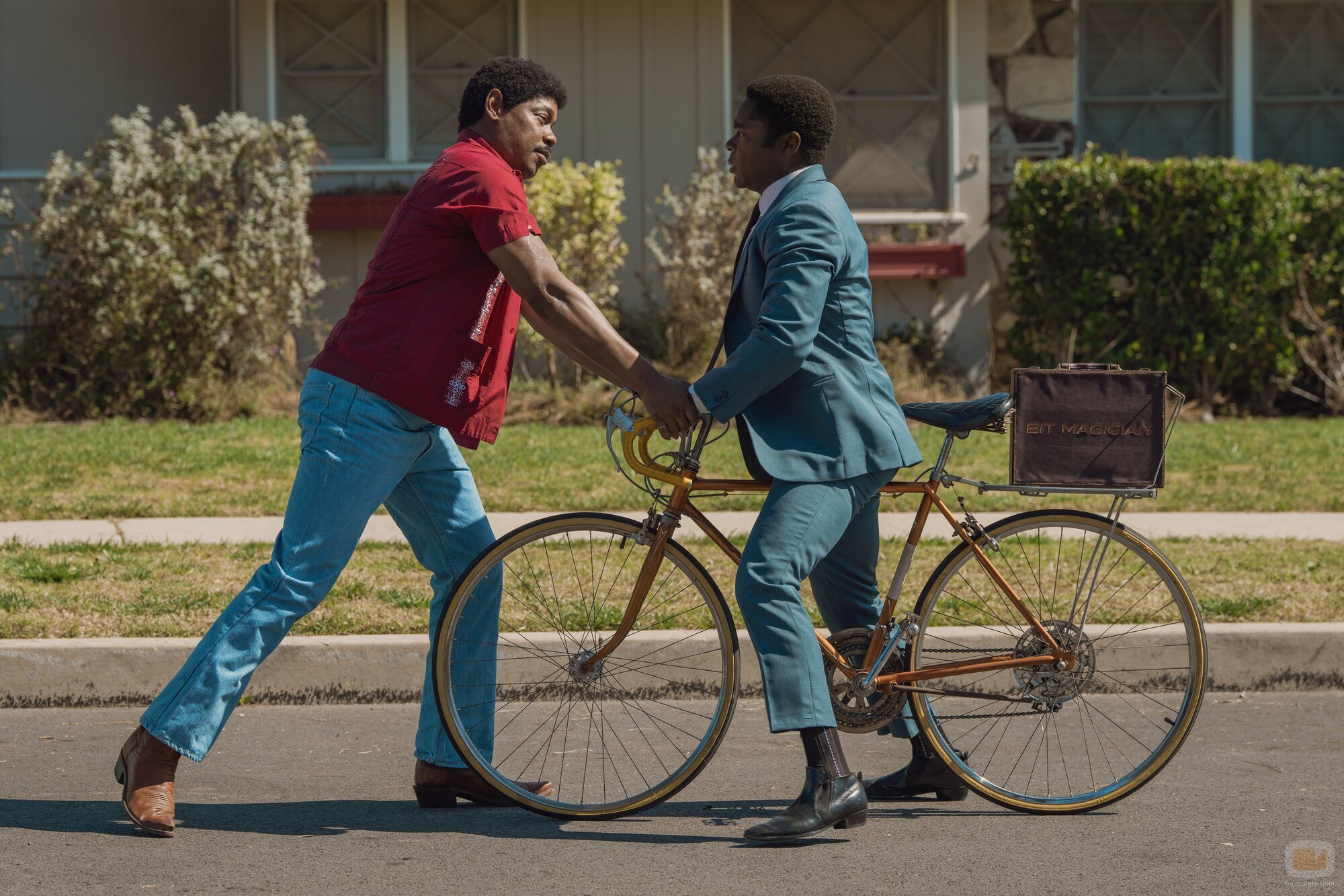 David Oyelowo y Bokeem Woodbine en 1x01 titulado 'El evangelio de Kenny Sharp' de 'Government Cheese'