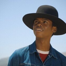 Jahi Di'Allo Winston en 1x04 titulado 'Un largo camino a casa' de 'Government Cheese'