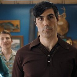 Louis Cancelmi y Thomas Beaudoin en el 1x06 de 'Government Cheese'