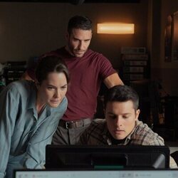 Miguel Ángel Silvestre y Katia Fellin en Capítulo 1 titulado 'El futuro' de 'Weiss & Morales'