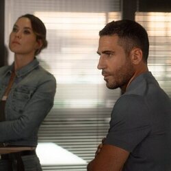Miguel Ángel Silvestre y Katia Fellin en 'El futuro' de 'Weiss & Morales'
