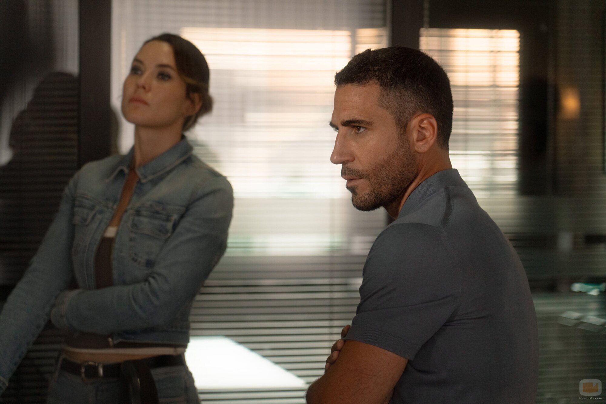 Miguel Ángel Silvestre y Katia Fellin en 'El futuro' de 'Weiss & Morales'