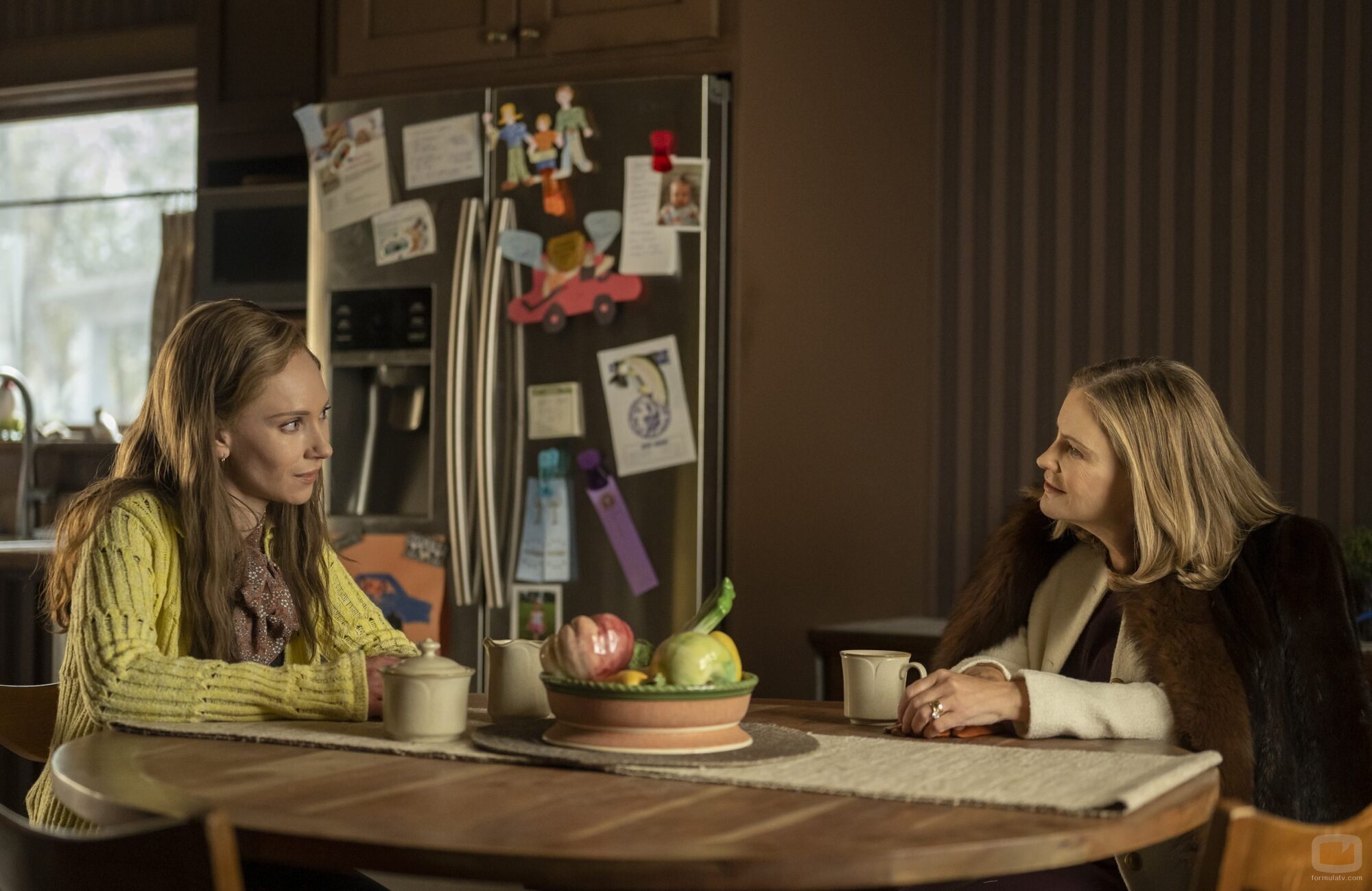 Jennifer Jason Leigh y Juno Temple en 5x02 titulado 'Pruebas y tribulaciones' de 'Fargo'