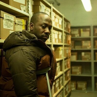 Lamorne Morris en 5x03 titulado 'La paradoja de las transacciones intermedias' de 'Fargo'