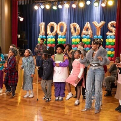 Sheryl Lee Ralph y Janelle James en 'Centésimo día de clase' de 'Colegio Abbott'