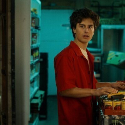 Peter Dager en 1x01 titulado 'Piloto' de 'Sticks: cracks del golf'