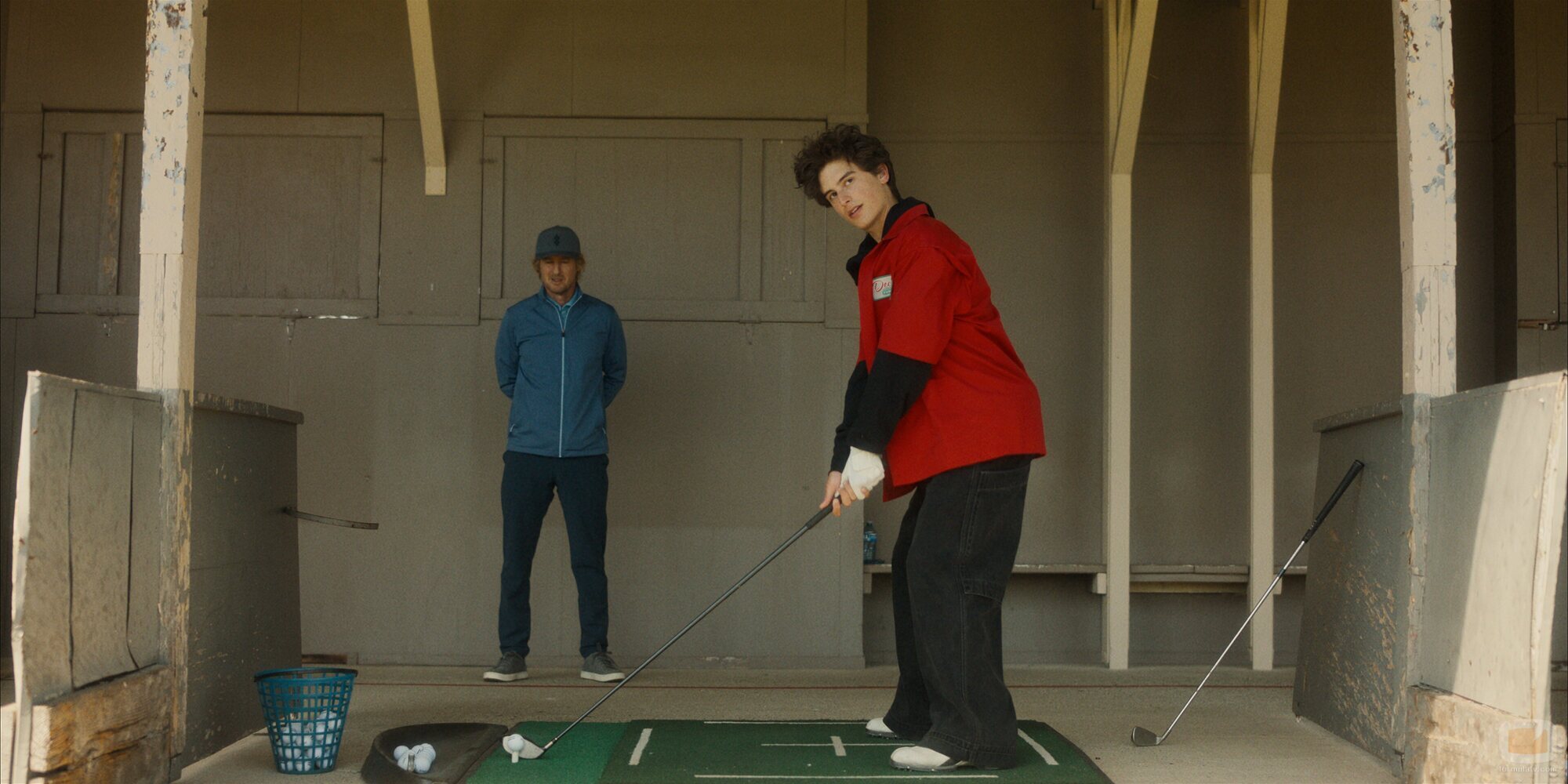 Owen Wilson y Peter Dager en la temporada 1 y el capítulo 01 de 'Sticks: cracks del golf'