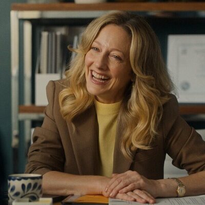 Judy Greer en 'Piloto' de 'Sticks: cracks del golf'