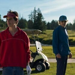 Owen Wilson y Peter Dager en el 1x02 de 'Stick'