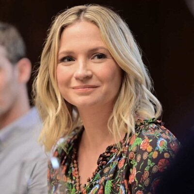 Vanessa Ray en 13x01 'Mantener la fe' de 'Blue Bloods'