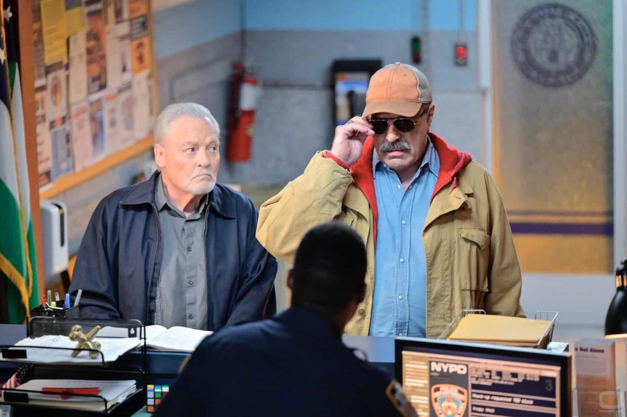 Tom Selleck y Stacy Keach en el 13x01 de 'Blue Bloods'