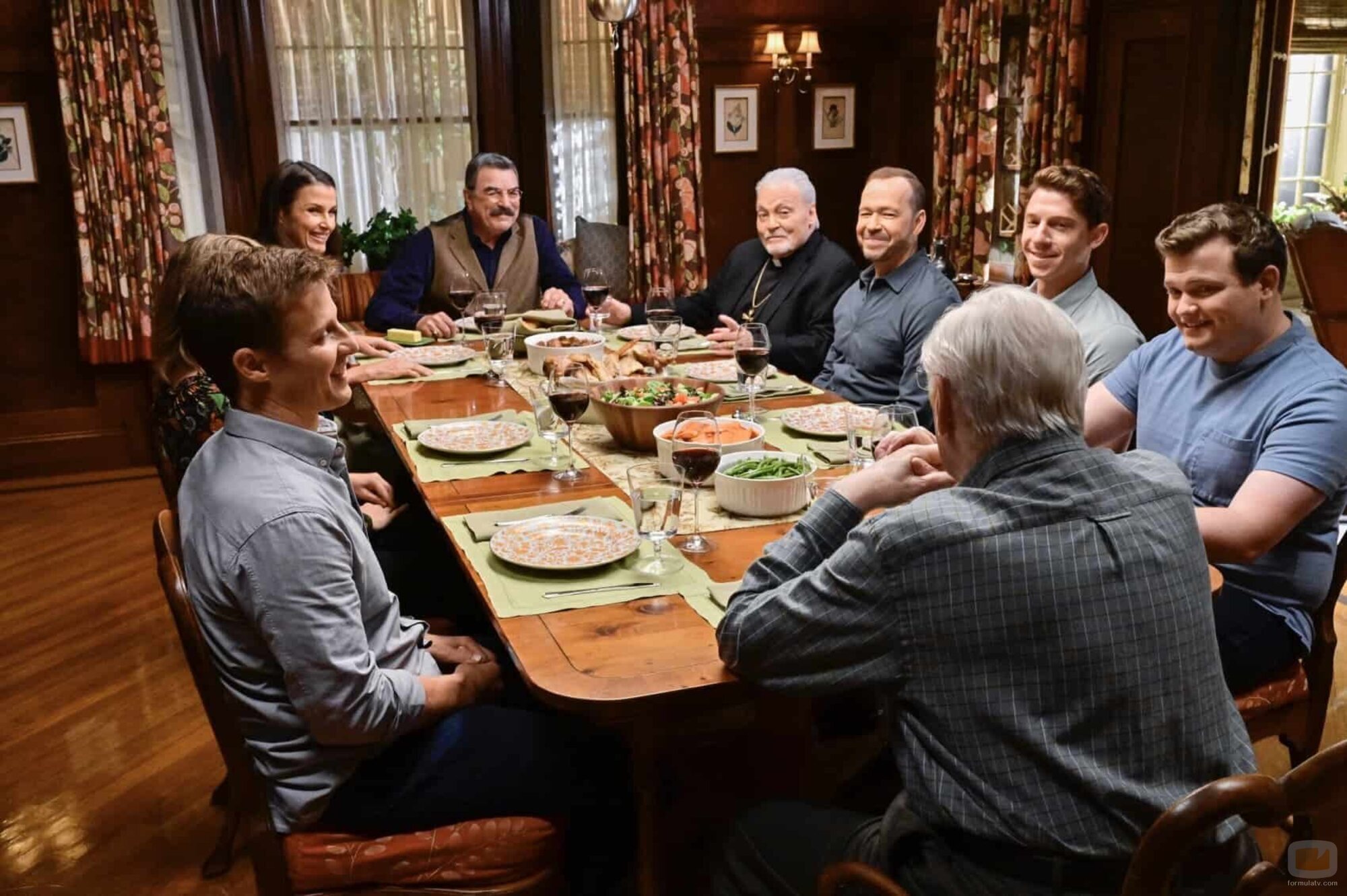 Tom Selleck y Stacy Keach en el 13x01 de 'Familia de policías'