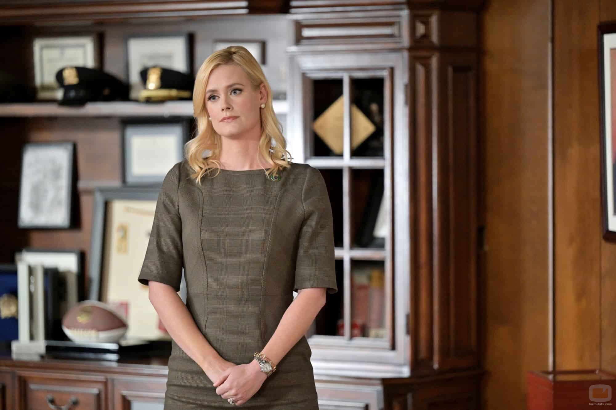 Abigail Hawk en el 13x02 de 'Blue Bloods'