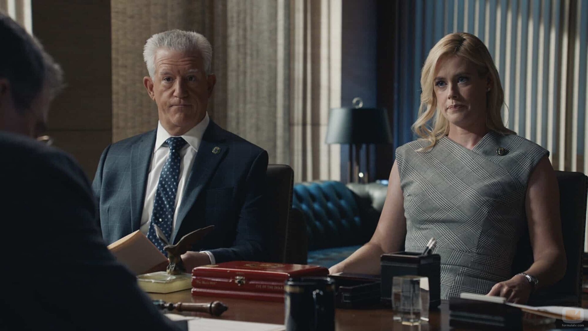 Bridget Moynahan y Gregory Jbara en la temporada 13 y el capítulo 03 de 'Blue Bloods'