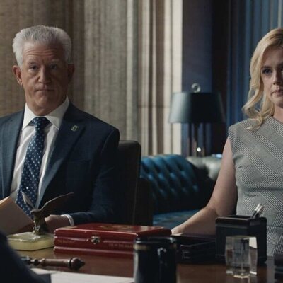 Bridget Moynahan y Gregory Jbara en la temporada 13 y el capítulo 03 de 'Blue Bloods'