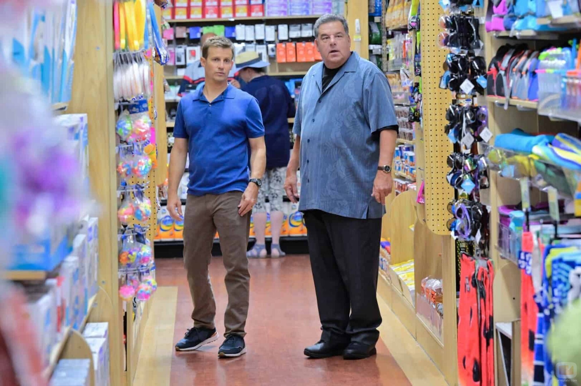 Will Estes y Steve Schirripa en el 13x03 de 'Familia de policías'