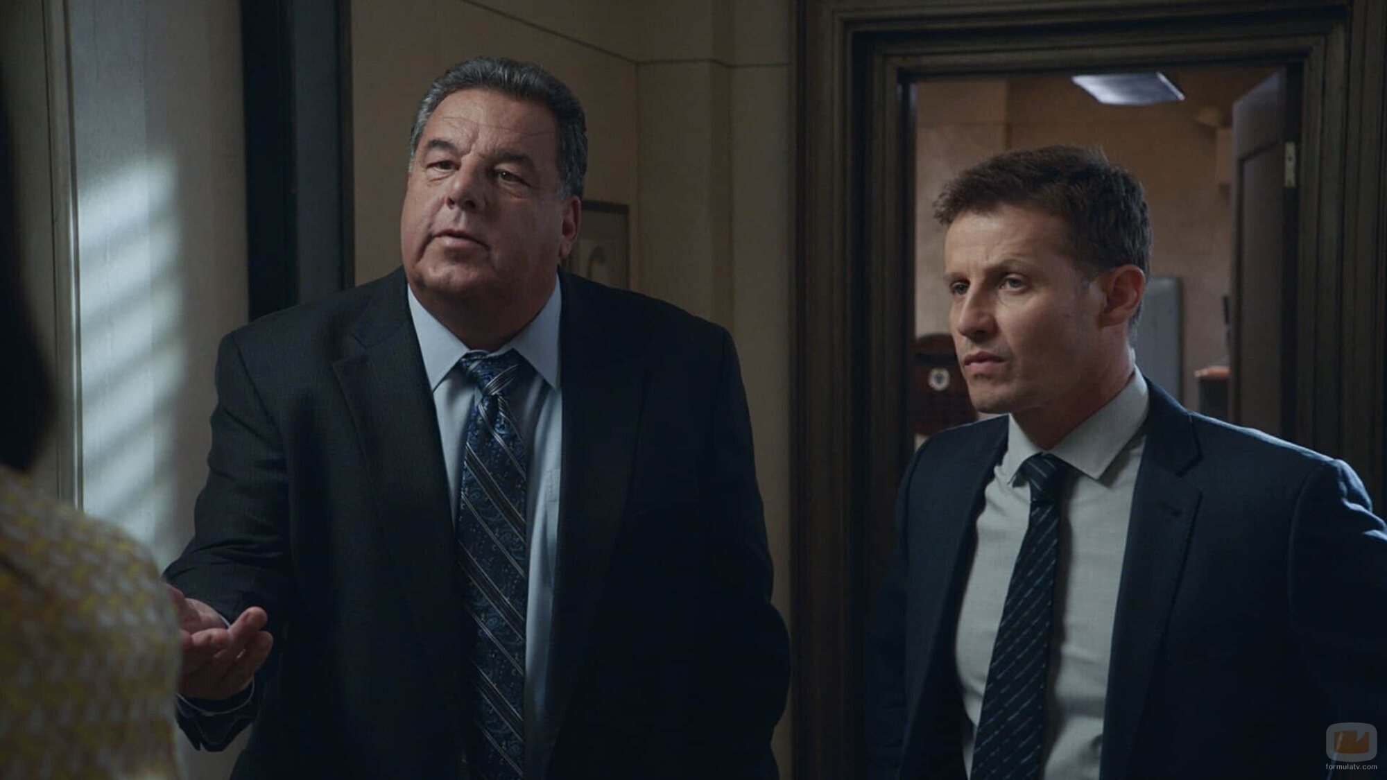Will Estes y Steve Schirripa en 13x03 'Ignorado' de 'Blue Bloods'