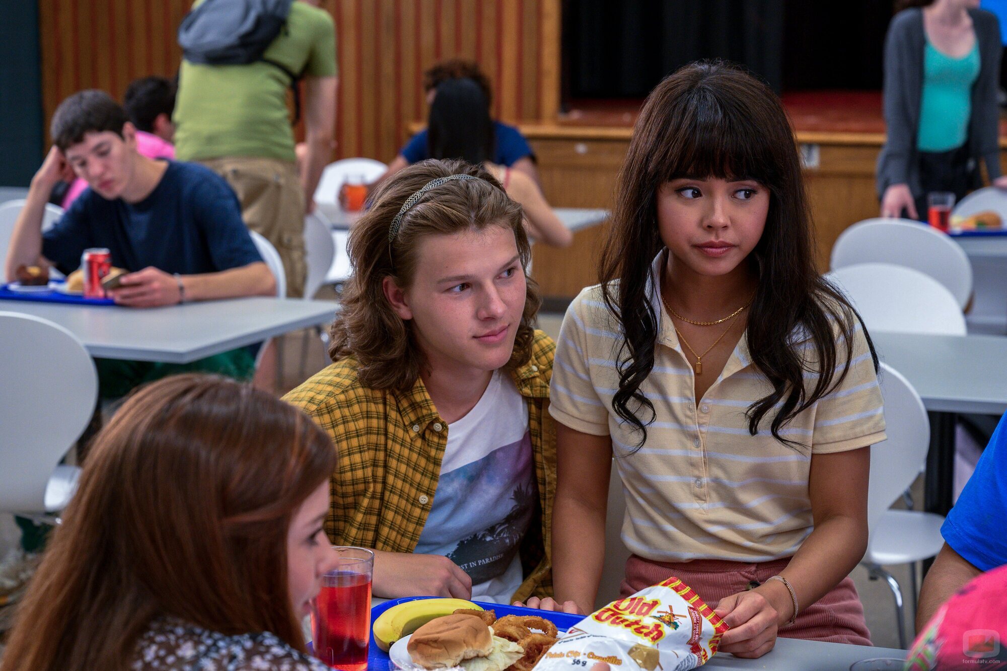 Katie Douglas y Colton Gobbo en el 1x01 de 'Ginny & Georgia'