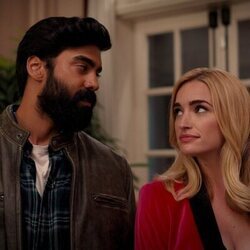 Brianne Howey y Raymond Ablack en 1x01 'Pilot' de 'Ginny y Georgia'