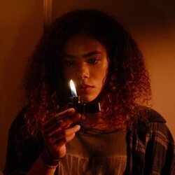 Antonia Gentry en Capítulo 2 titulado 'Es una cara, no una máscara' de 'Ginny y Georgia'