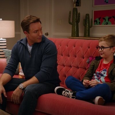 Scott Porter y Diesel La Torraca en 1x03 'Otro nivel de gilipolleces de los ricos' de 'Ginny y Georgia'