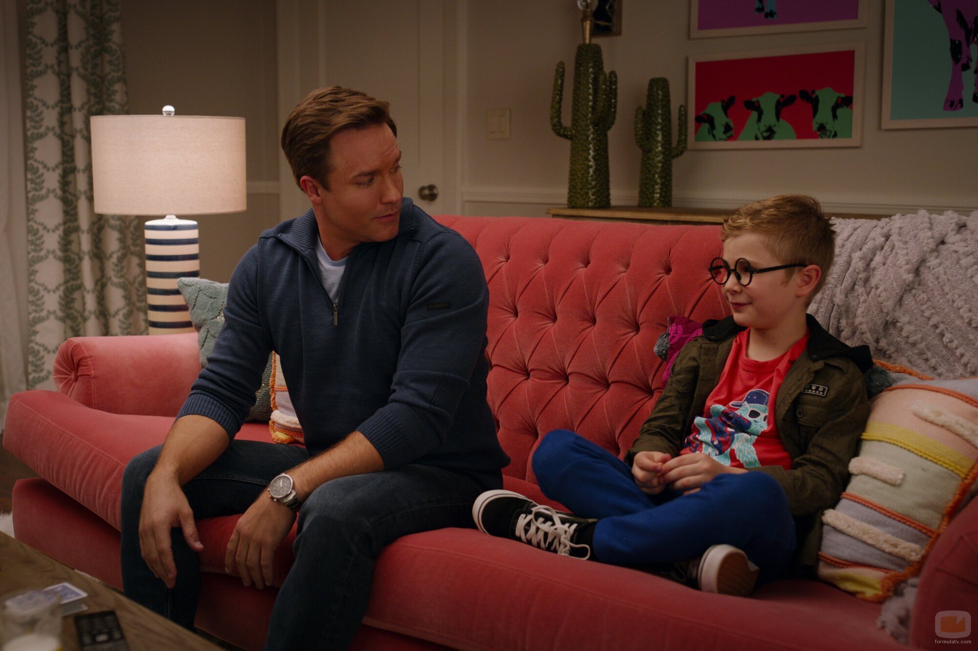 Scott Porter y Diesel La Torraca en 1x03 'Otro nivel de gilipolleces de los ricos' de 'Ginny y Georgia'